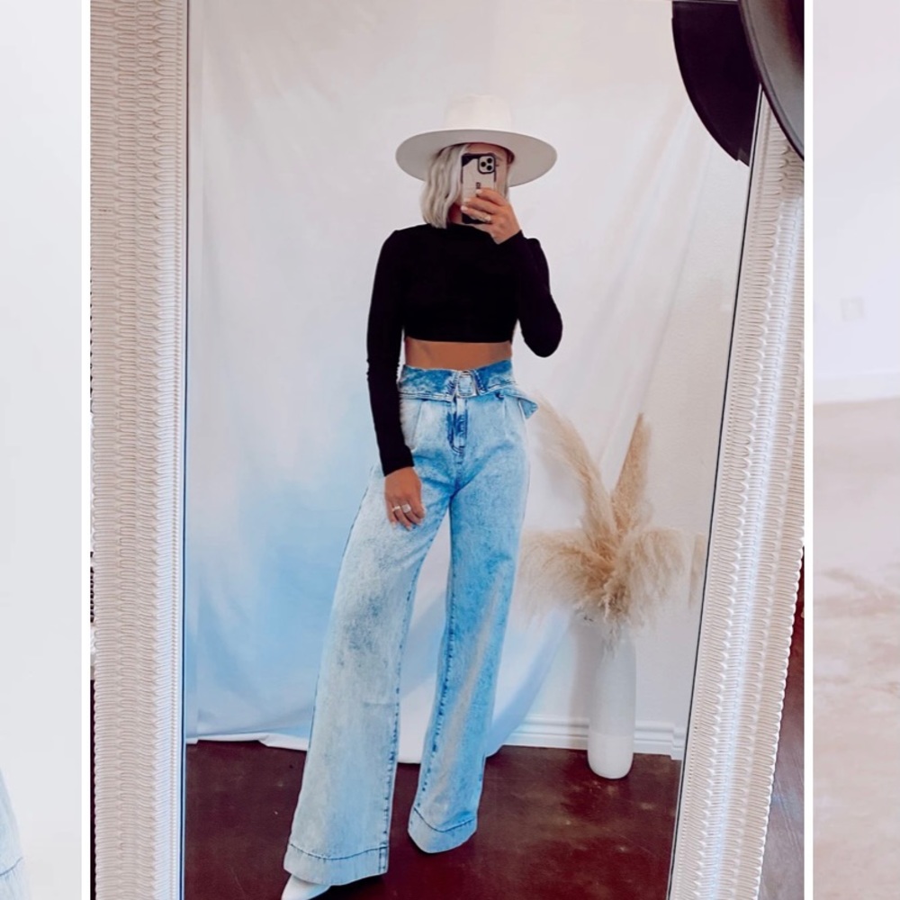 NWOT women’s wide leg light wash fashion jeans